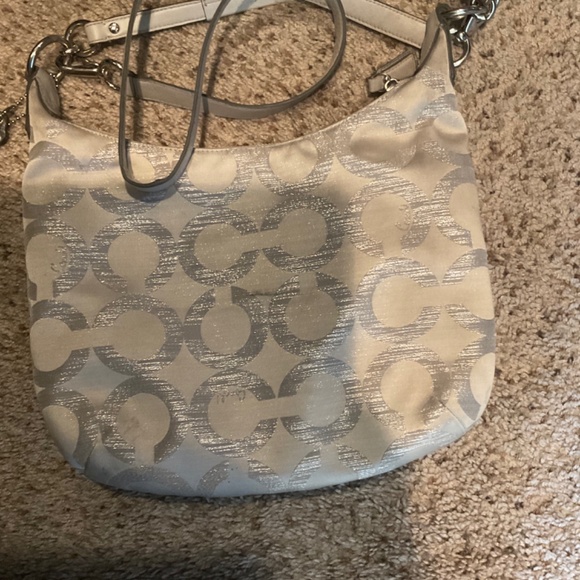 Original Coach Hobo bag in Signature fabric in Cream, soft - Picture 2 of 5